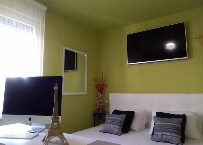 Luxury Sirena Centre Netflix דירה