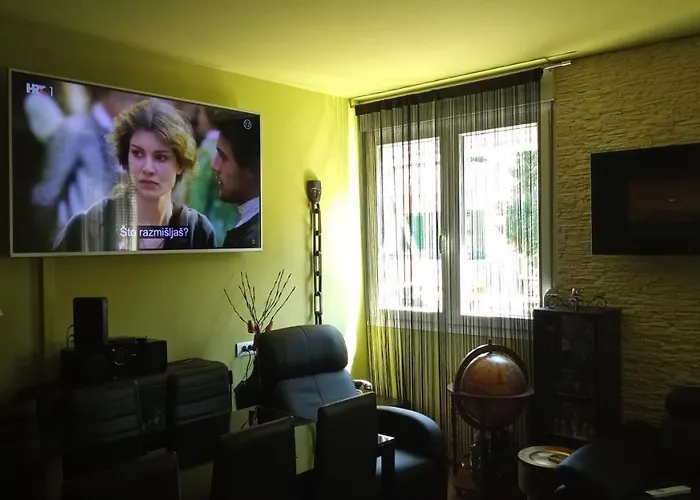 Luxury Sirena Centre Netflix דירה