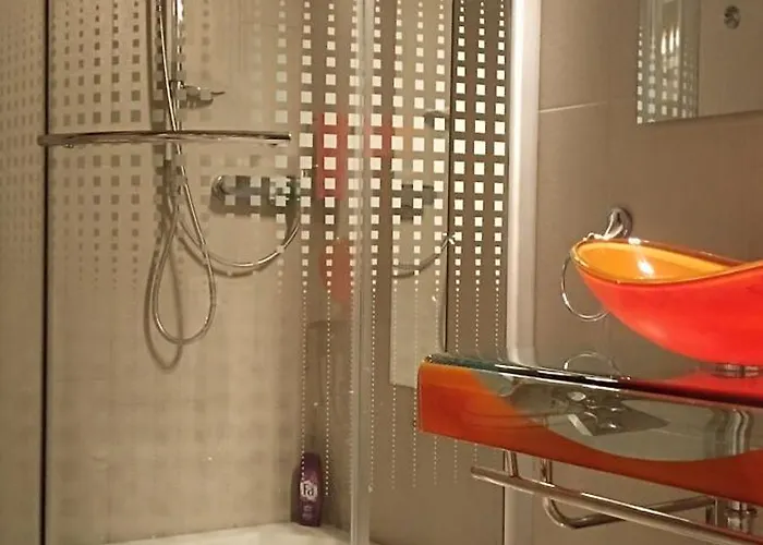 Luxury Sirena Centre Netflix דירה *