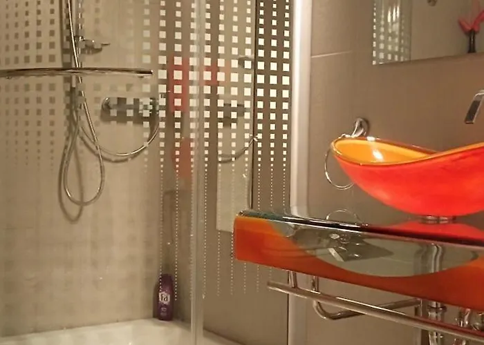 Luxury Sirena Centre Netflix דירה *